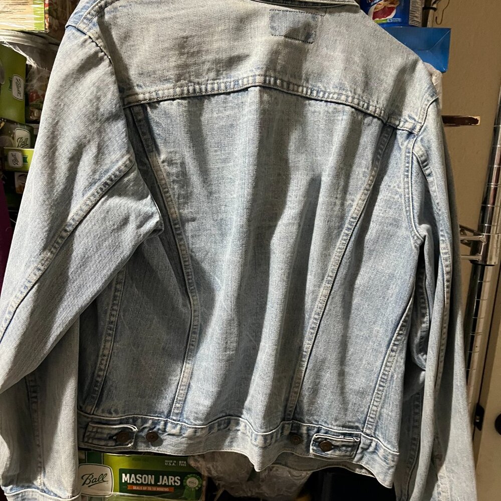 Authentic Levi's Denim Jacket - Picture 2 of 7